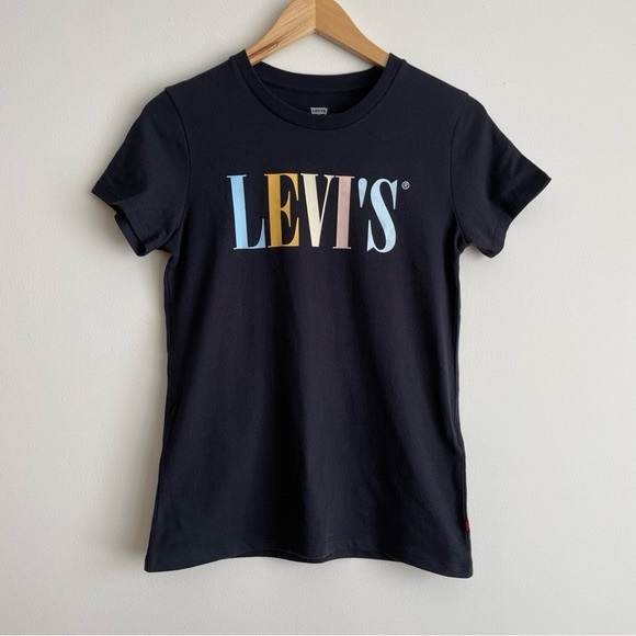 Levis 90s Serif Logo Perfect Graphic Tee Shirt in Caviar Black NWT - Picture 2 of 10